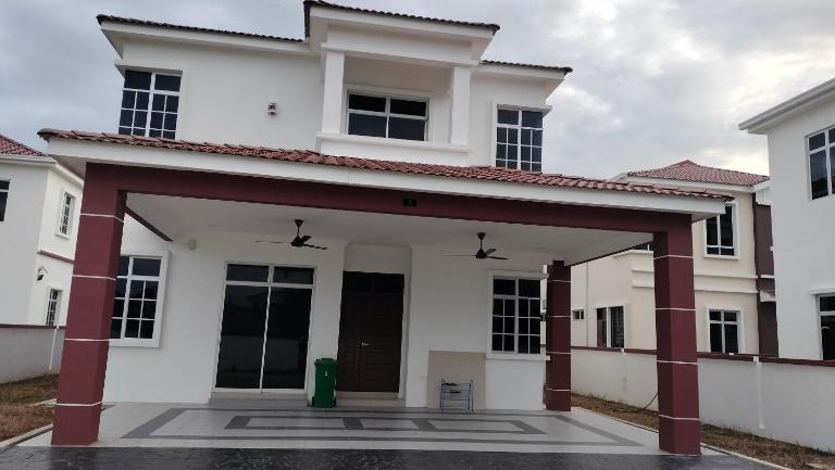 IzzaraRaiz HomeStay Taman Teja - B&B Pokok Sena