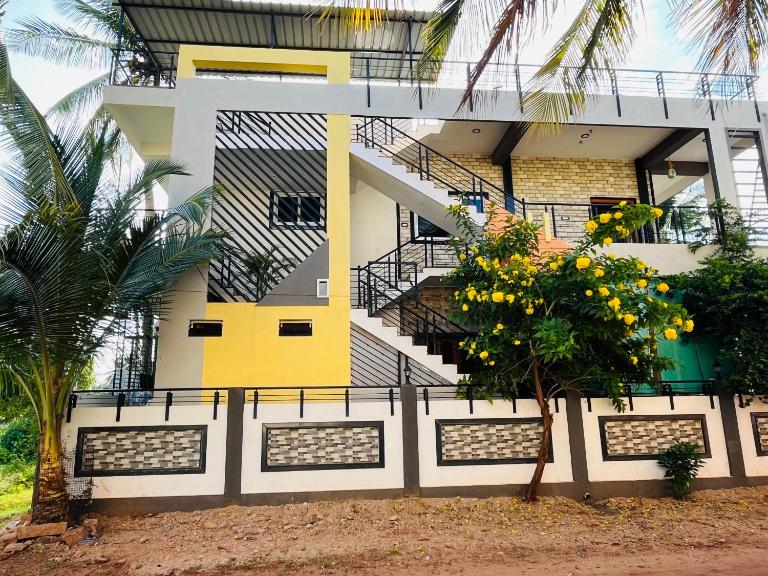 Happy Hampi Home - B&B Hosapete