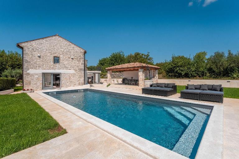 Beeindruckende Steinfinca mit privatem Salzwasserpool, Panoramablick aufs Meer, Grill - Bed and Breakfast Orbani