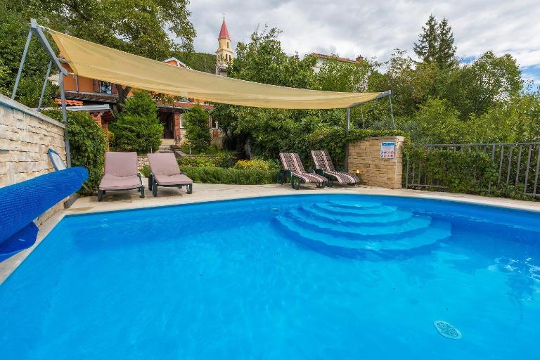 Hundefreundliche Finca mit 3 Klimaanlagen, Privatpool, Grill, Waschmaschine, Heizung - B&B Križišće