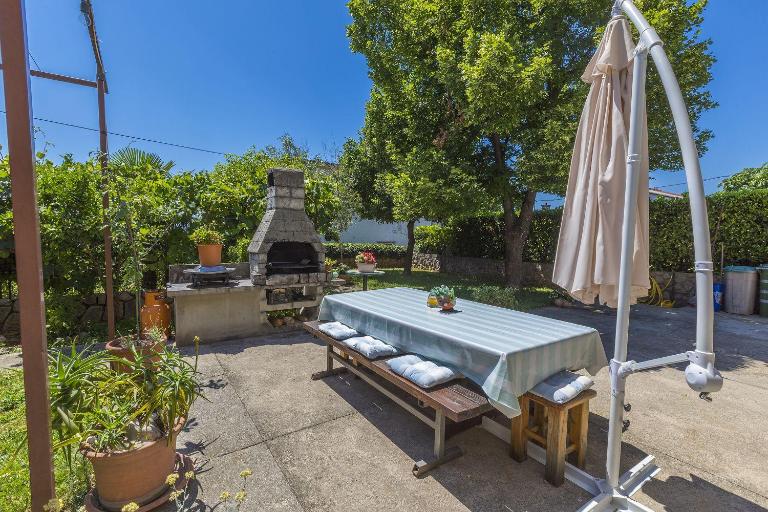 Charmantes Apartment nur 300 Meter zum Strand mit Meerblick, Grillbereich - hundefreundlich - Chambres d'hôtes Crikvenica
