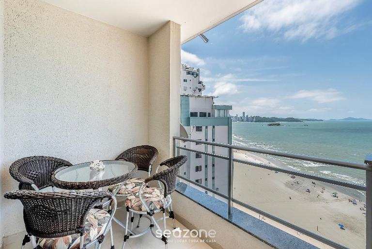 Apto aconchegante 3Q com varanda vista mar CET1702 - B&B Balneário Camboriú