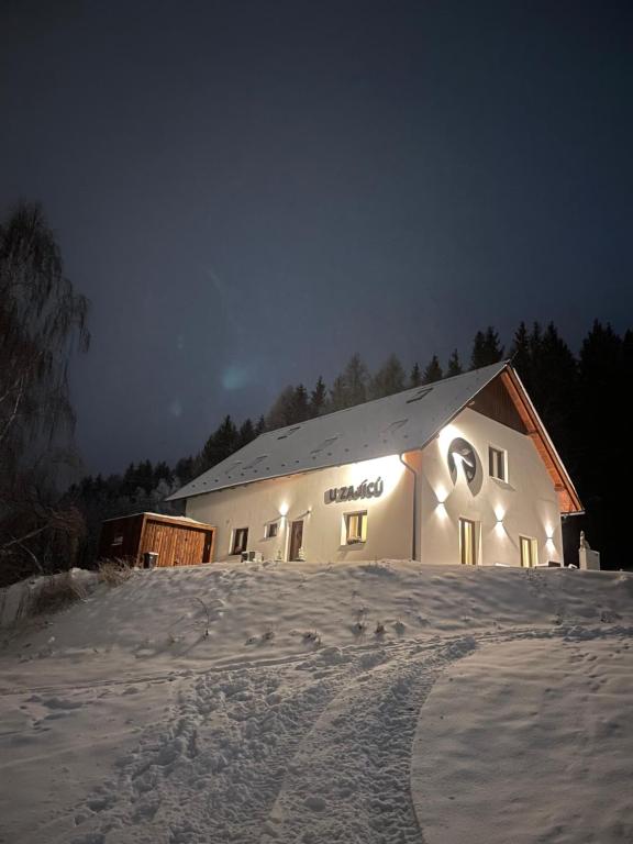 Apartmány U ZAJÍCŮ - rodinné apartmány s možností finské sauny - B&B Karlov