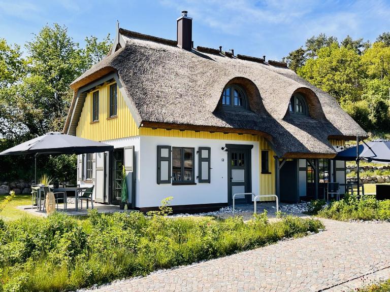 Ferienhaus Haus Kormoran 21 Feriendorf Klein Stresow Rügen by ruyastay - B&B Putbus