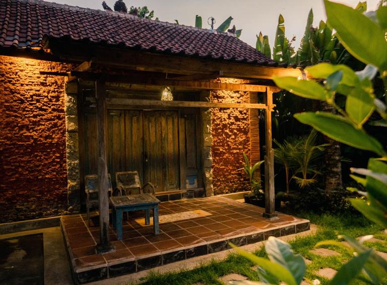 Kapten Nyoman House - Bed and Breakfast Sebau