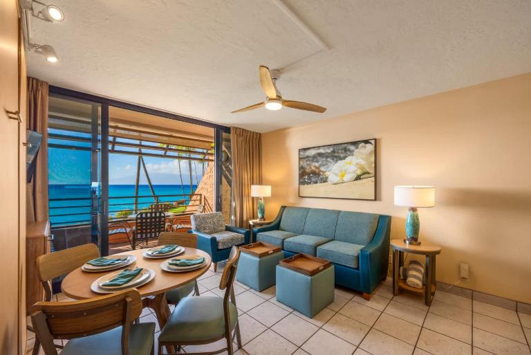 Kuleana Club #615 Oceanfront - 1 bedroom & 1 bathroom - Gated 2nd Fl - B&B Kahana