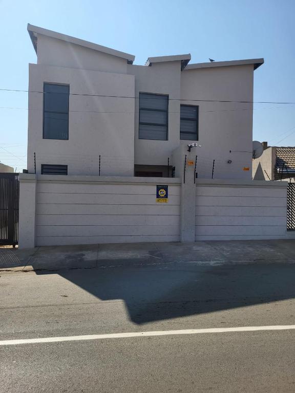 Park Q Residence - Bed and Breakfast Pimville