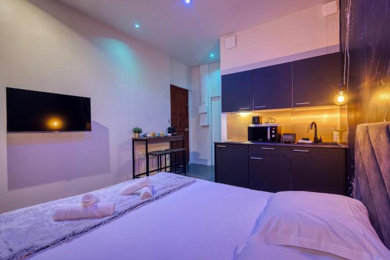 L'Âme Étoilée - Love Room avec Balnéo & Sauna - B&B Grenoble