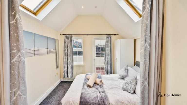 2 Bedroom 2 Bath Flat in Wandsworth - Bed and Breakfast Londen
