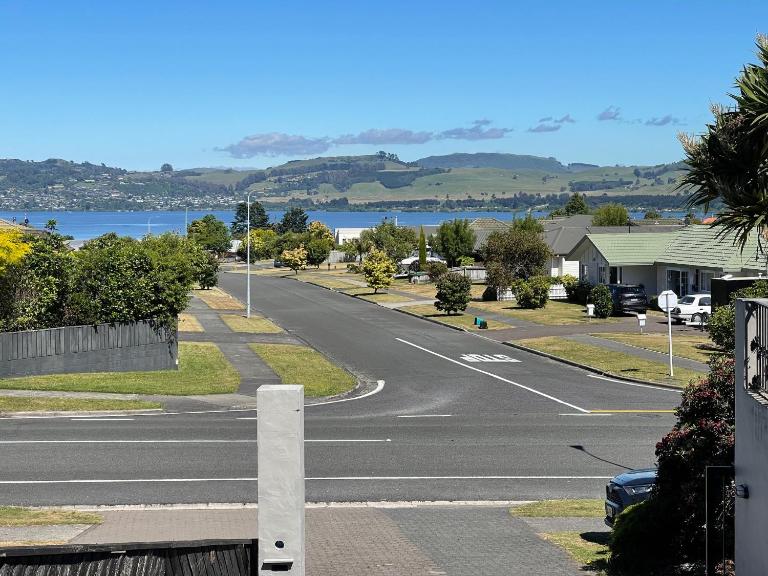 Beautiful Lakeview Apartment - Bed and Breakfast Taupo