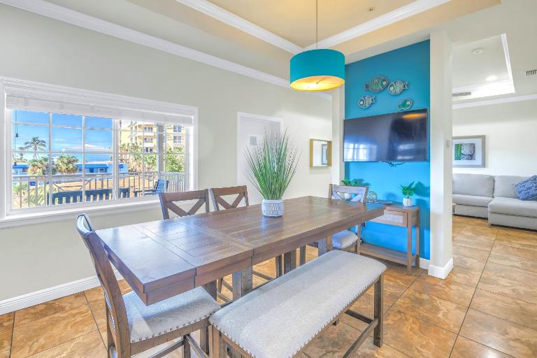 New! Remodeled, Pool-Side, 1-min to Beach Path! - B&B Siesta Key