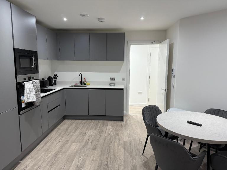 Modern - City Centre - 2BR APT - B&B Belfast