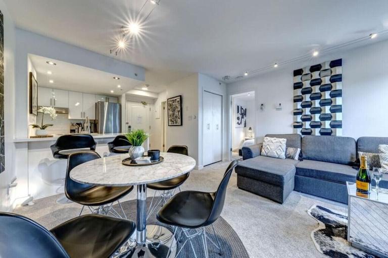 Ski-In-Out, Pool, Hot Tub, Sauna - B&B Whistler