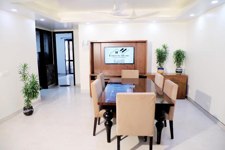 Fortune Home Service Apartment 3Bhk,J-171 Near Max Hospital - B&B New Delhi