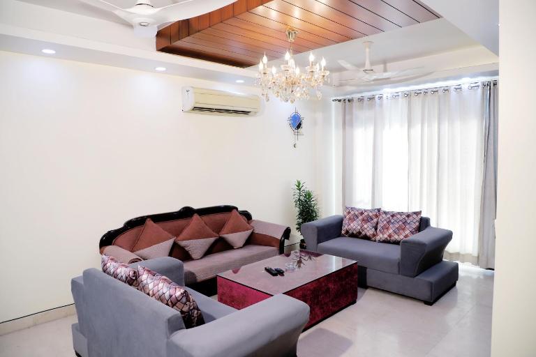 Fortune Home Service Apartment 3Bhk,J-171 Near Max Hospital - B&B Nuova Delhi