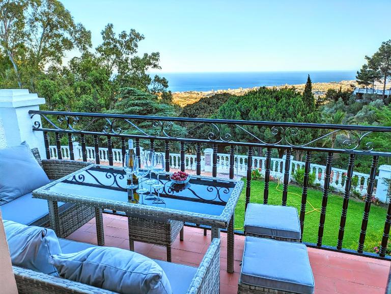 Seaviews & pool in center of Mijas Pueblo - B&B Mijas
