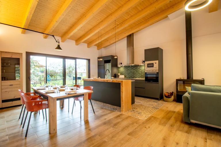 Casa Gessamí – Alojamiento en el Pla de l'Estany - Bed and Breakfast Camós