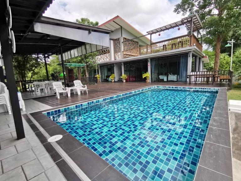 เขียวครามพูลวิลล่า - B&B Ban Pong Pat