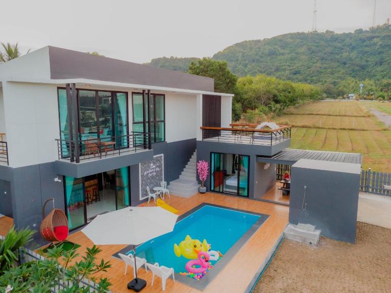 Mountain & Sea Pool Villa ทับสะแก - B&B Prachuap Khiri Khan