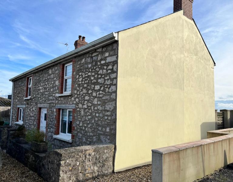 Homely Pembrokeshire Farmhouse - Ferienwohnung Tenby