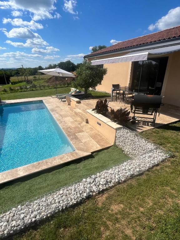 Maison Climatisée avec piscine - Chambres d'hôtes Carlux