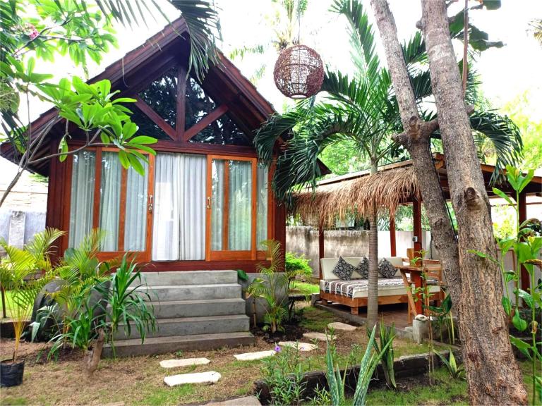 Bintang Tiga Bungalows Gili Air - Bed and Breakfast Gili Air