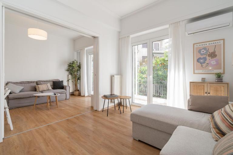 City Center Balcony Escape - B&B Atenas