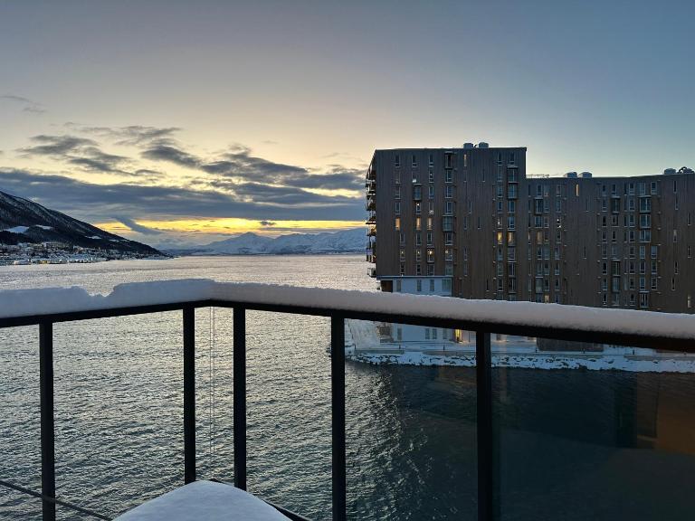 New apartment with seaview - B&B Tromsø