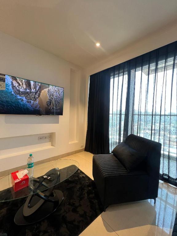 High Rise Black Theme Jacuzzi Studio -14th floor - Bed and Breakfast Gurgaon