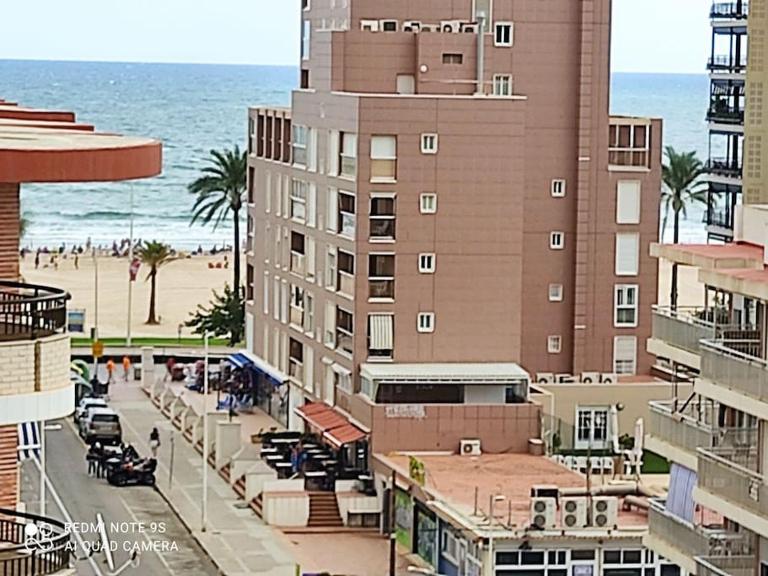 Amplio apartamento con piscina y a 50m del mar - B&B Platja de Gandía