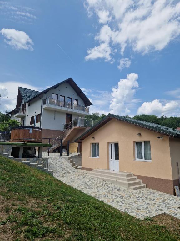 Casa Anda - B&B Pucioasa