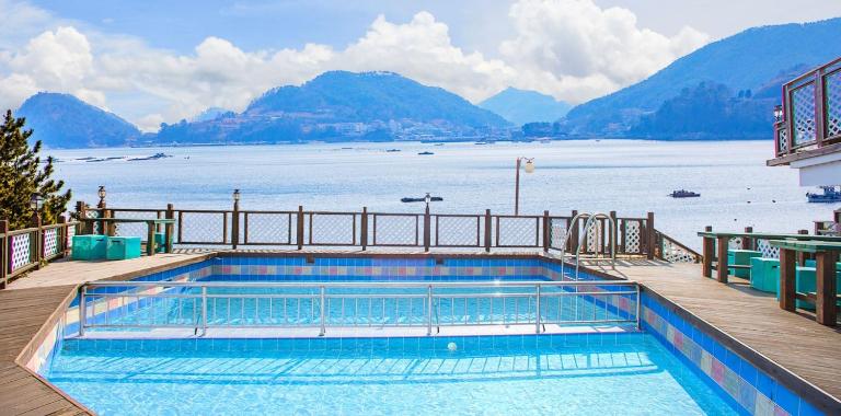 Namhae Hoho Flower Pension - Bed and Breakfast Namhae