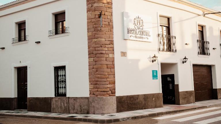 Hostal Central Marmolejo - Bed and Breakfast Marmolejo