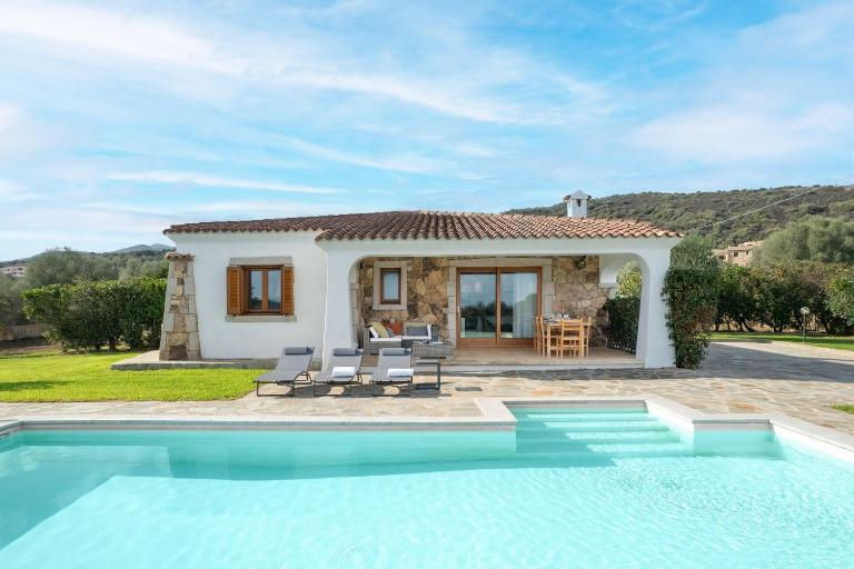 Villa Noah Elysia - Klodge - Bed and Breakfast Budoni
