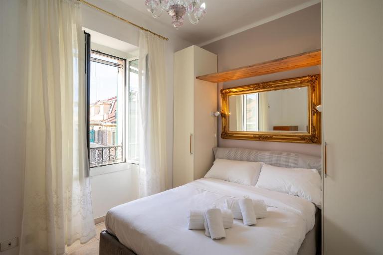 Gioberti Flat - WiFi - City Center - Shopping Street - Casino - Ariston - Chambres d'hôtes Sanremo