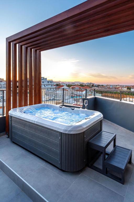 Anele Luxury Suites - Roof Top Jacuzzi - B&B Chania