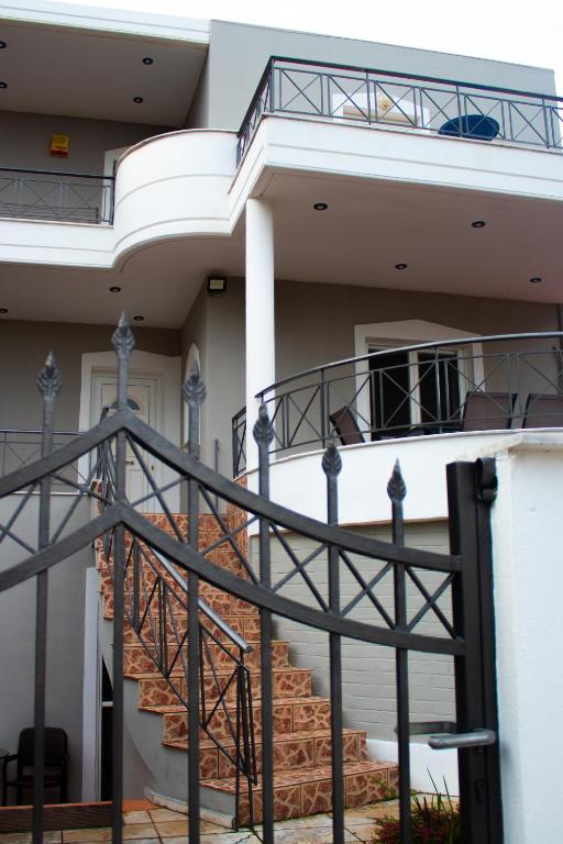 EMVI APARTMENTS VI near airport - Bed and Breakfast Vravrona