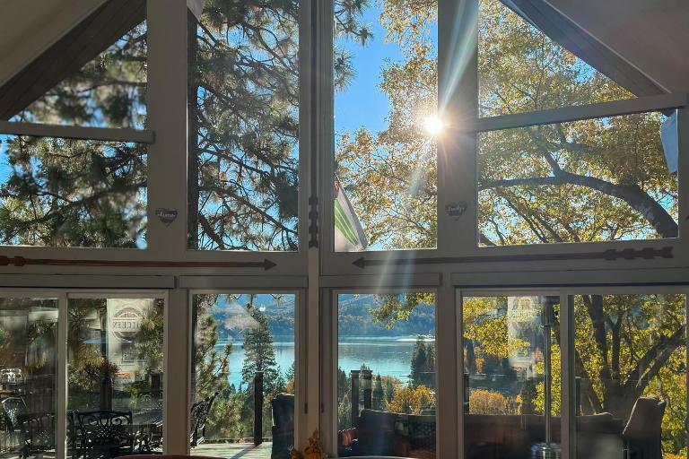 Surreal Feel Lakeview Chalet - B&B Lake Arrowhead