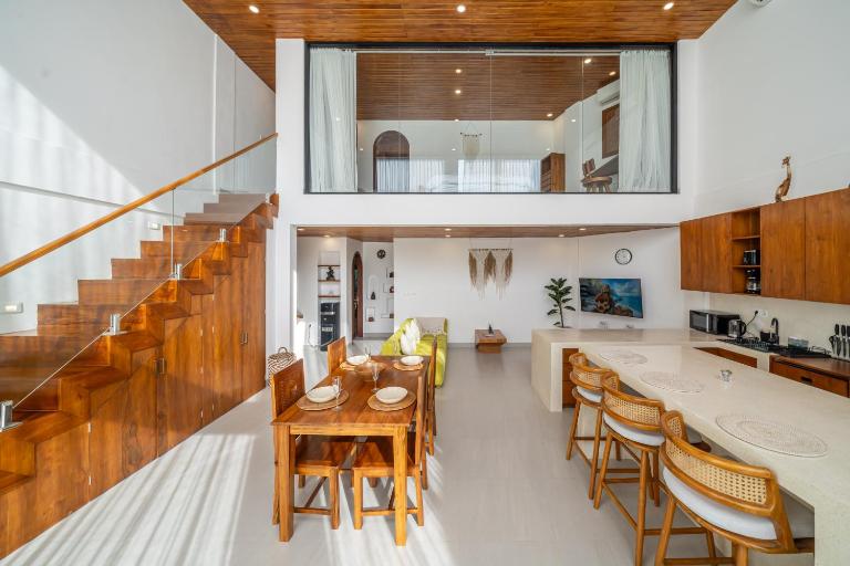 Darina Villa - Private Rooftop Escape with Pool Close to Beach - Bed and Breakfast Padang