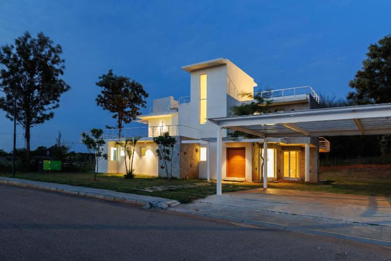 GolfersArena by StayJade Golf View Jacuzzi PS5 - B&B Bengaluru