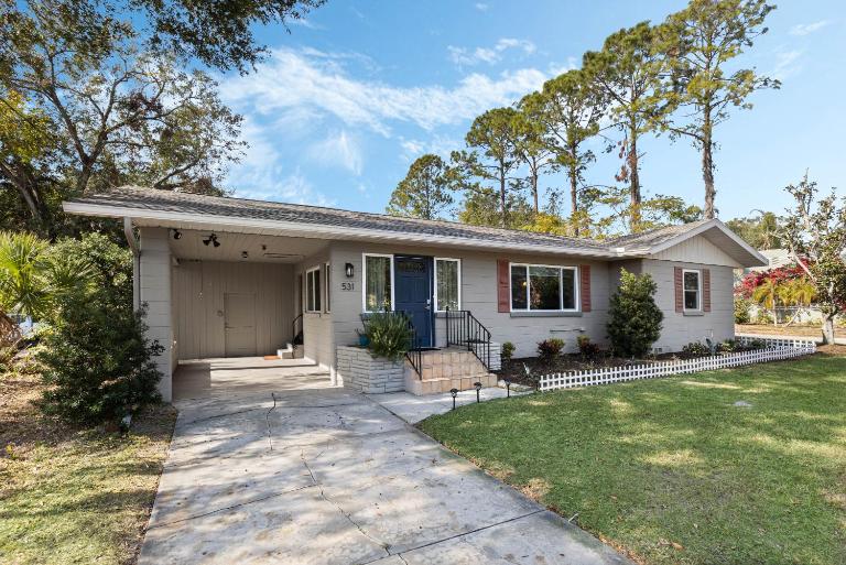 Doras Dream, 4 Bedrooms, Sleeps 12, Downtown - B&B Mt. Dora