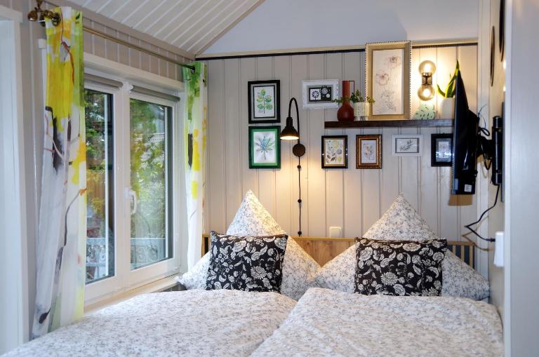 Ferienhaus Tinylausitz mit Kamin und Sauna - Chambres d'hôtes Steina