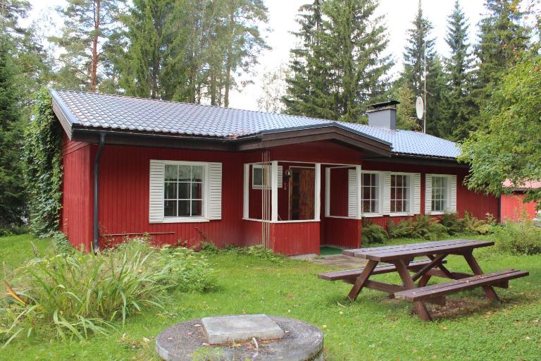 Villa Red House - Bed and Breakfast Parikkala