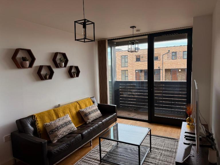 Modern 1 Bed Flat in Central London 7 Mins Walk to Elephant and Castle Tube Station - B&B London