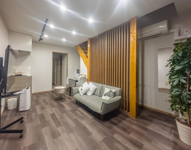 和居 森 おしゃれな木の温もりを感じるお部屋で大阪を大満喫できる宿 - B&B Osaka