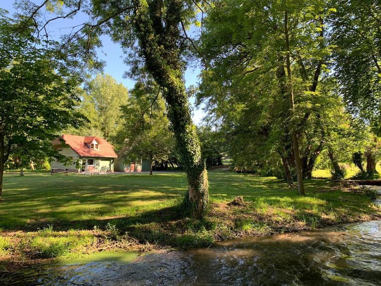 Chalet de l'Yères à Canehan - pêche privée - accueil "Pet Friendly" - Bed and Breakfast Canehan