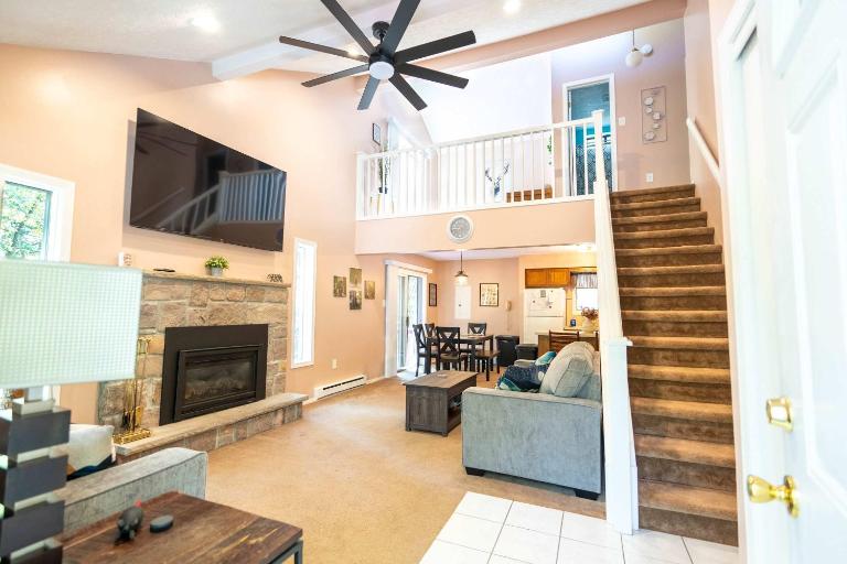 Home Tucked into Towamensing Trails - Bed and Breakfast Albrightsville