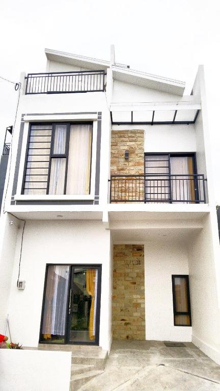 Vila Alief Batu - Bed and Breakfast Tlekung
