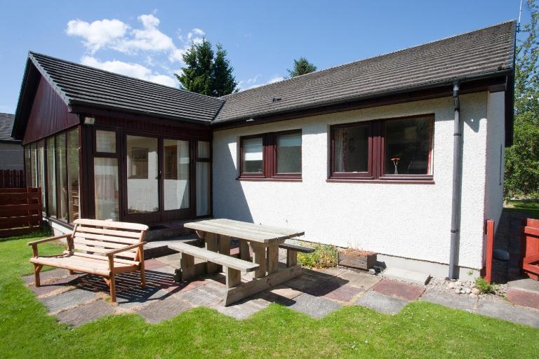 Heath Cottage, Tranquil Cottage by the Woods - B&B Boat of Garten