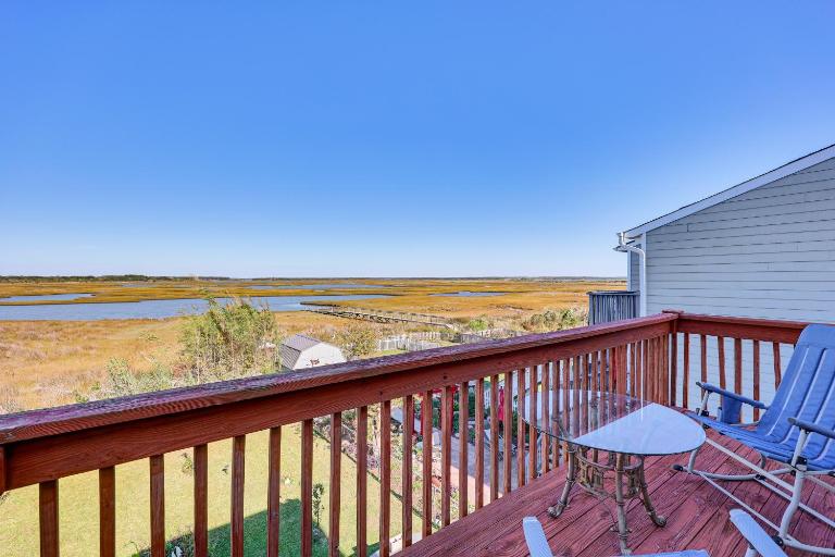 Walk to Beach: Duplex in North Topsail Beach! - B&B North Topsail Beach